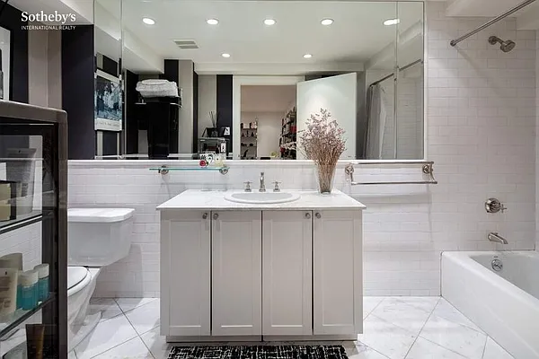 Sold by Sotheby's International Realty | media 7