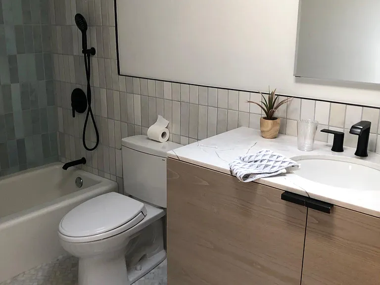 588 W Hawthorne Pl #8 — Photo 15