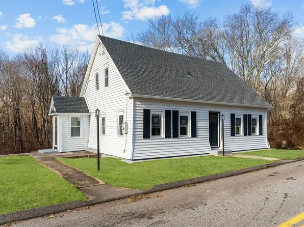 52 Walnut Hill Road, East Lyme, CT 06333