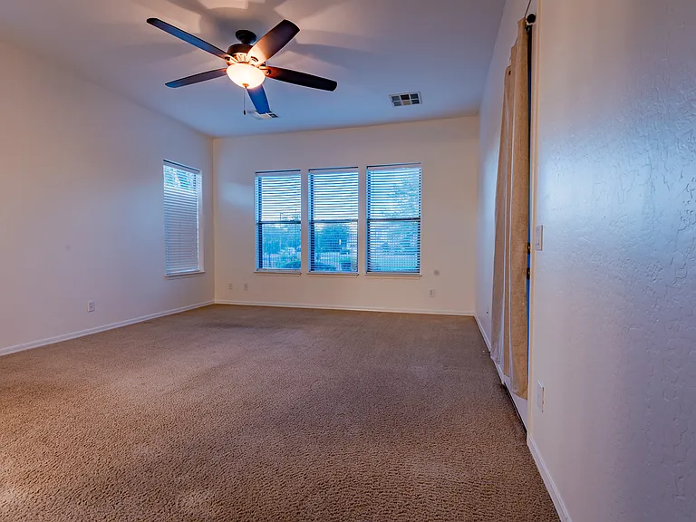 562 E Janet Way — Photo 15