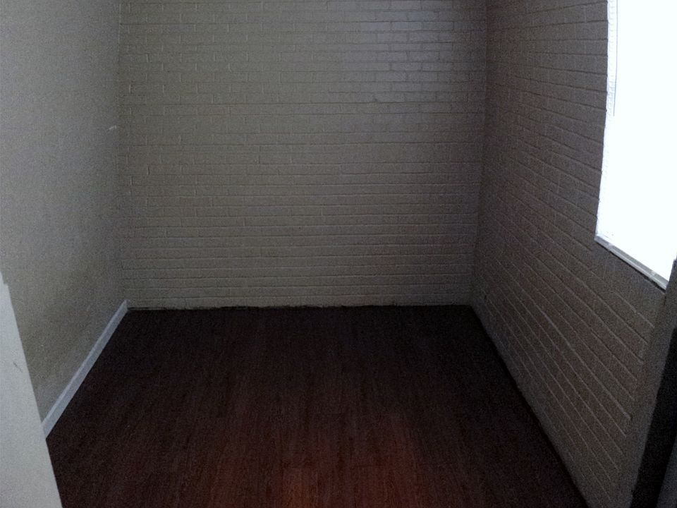 2nd image of 388 W Roosevelt St
