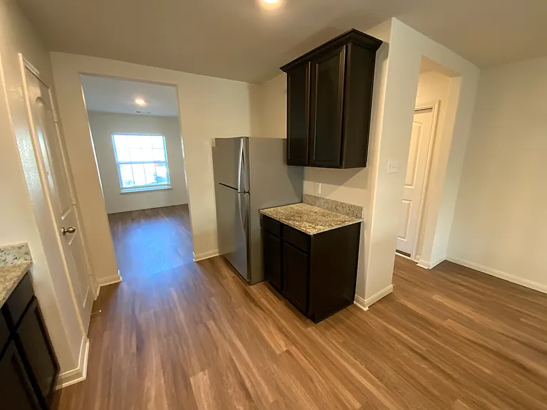 1024 Riverdale Cv — Photo 6