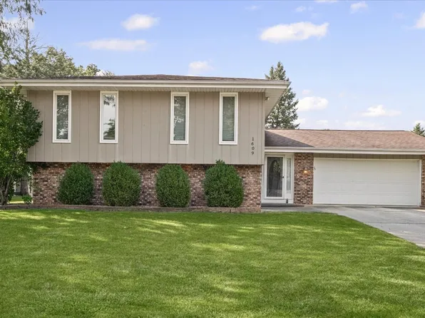 1609 Erin Dr, Normal, IL 61761
