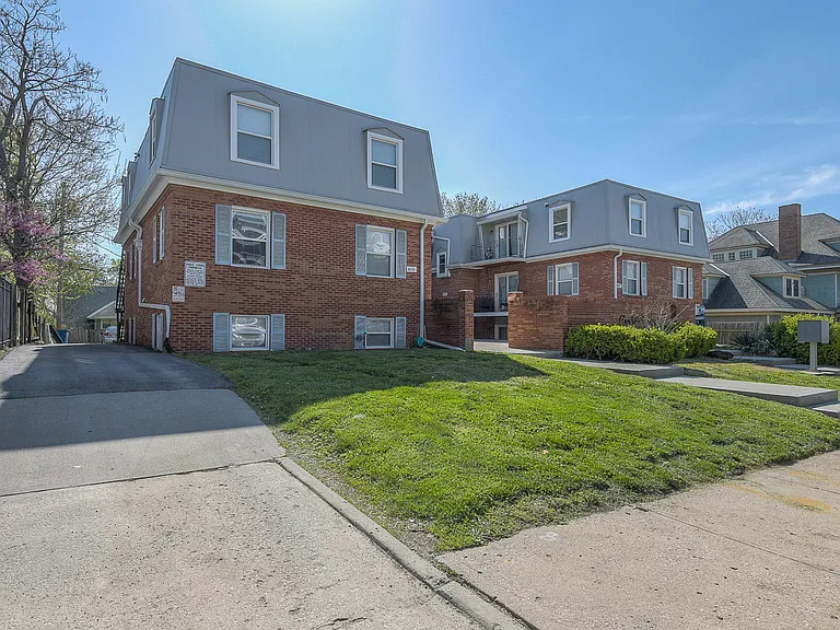4115 & 4117 Warwick Blvd — Photo 25