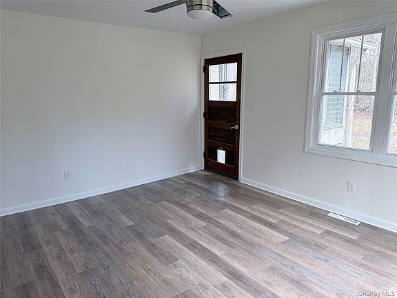 3rd image of 5 Loop Rd
