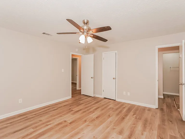 35 Riverside Ct — Photo 9