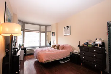 Rented by R New York