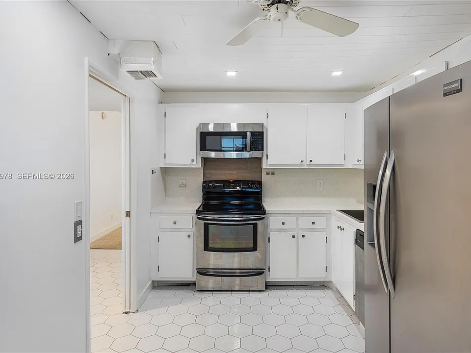4030 W Palm Aire Dr #407