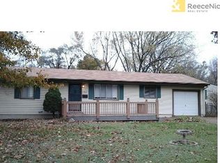 7925 NE Gracemor Dr, Kansas City, MO 64119