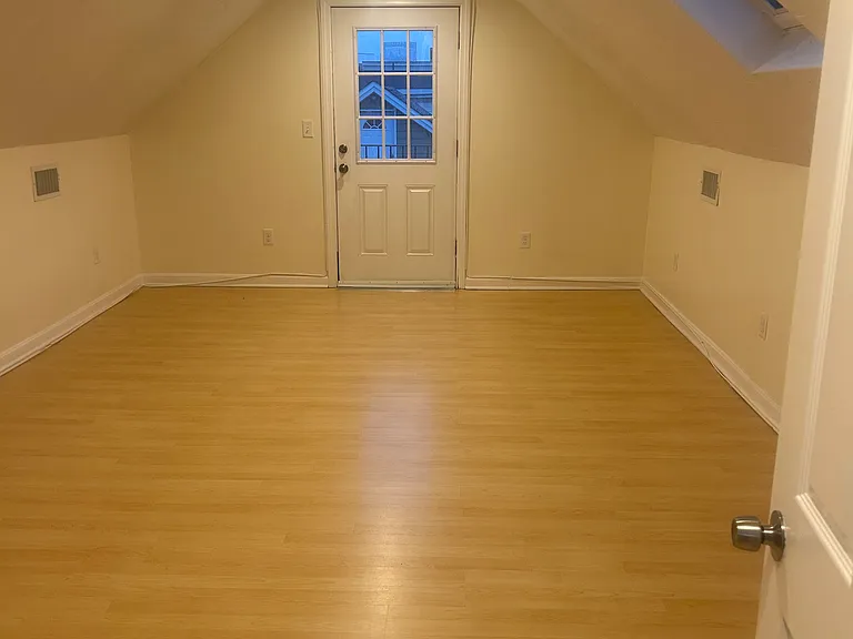 36 Hunting St #2 — Photo 16