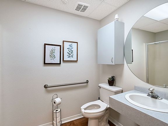 2nd image of 1505 Tamiami Trl S Suite 402