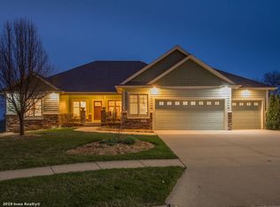 14426 Oakwood Dr, Urbandale, IA 50323