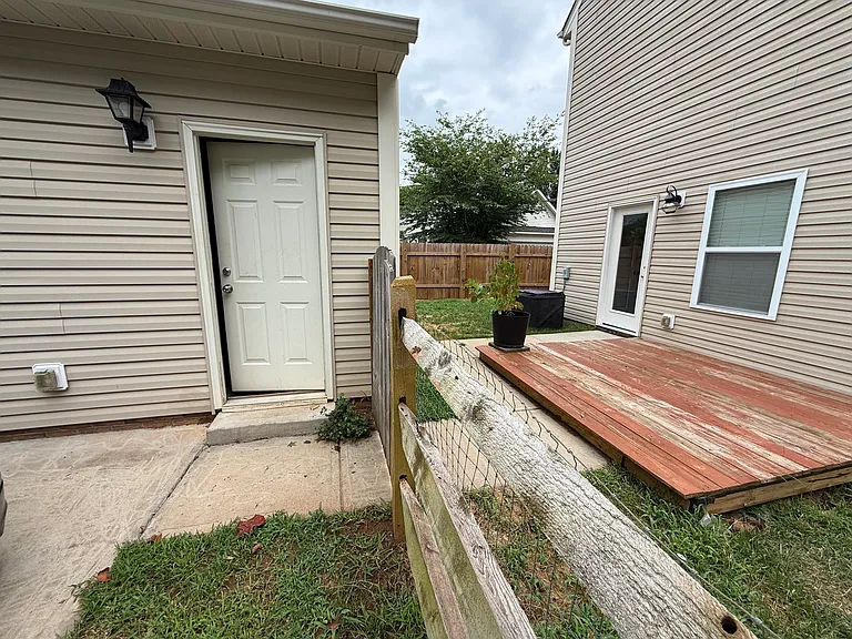7007 McLothian Ln — Photo 4