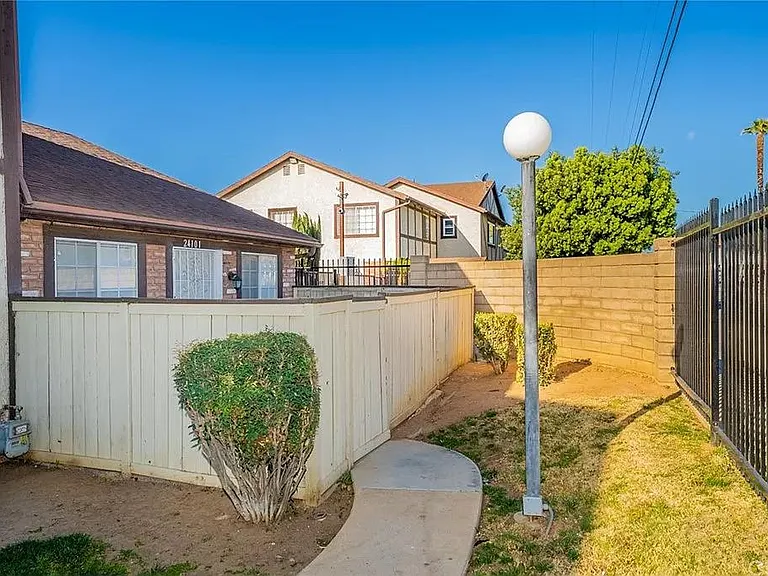 24101 Fir Ave — Photo 3
