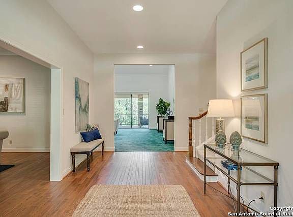 5th image of 404 Highridge Dr