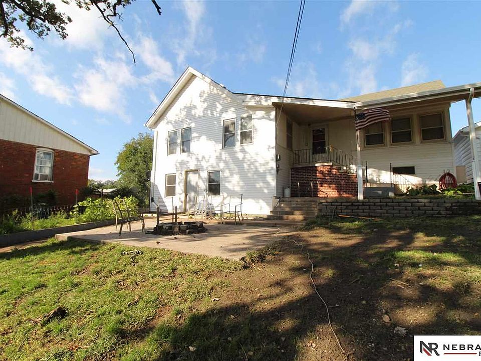 1st image of 516 S 1st St