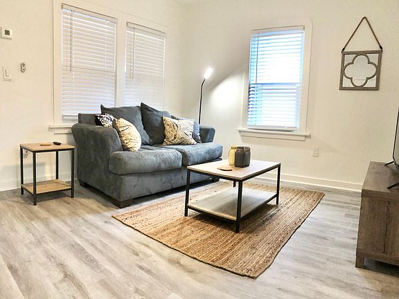 3rd image of 131 N L St APT 1