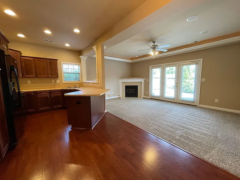328 Broadleaf Ln — Photo 3