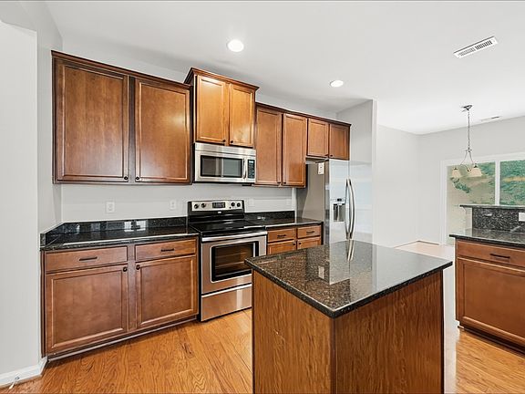 4th image of 117 Rosebud Ln