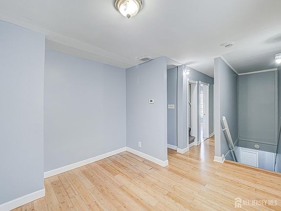 3rd image of 314 Seaman St Floor 2