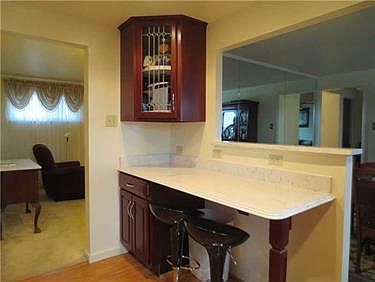 5th image of 453 Elaine Dr