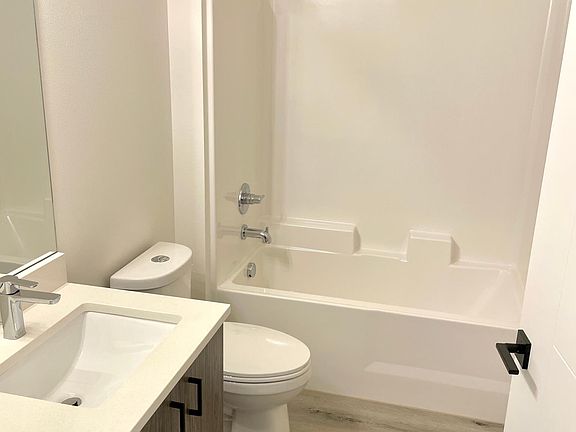 5th image of 1550 N Buffalo St #303