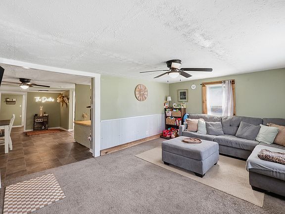 2nd image of 410 College Hill Rd