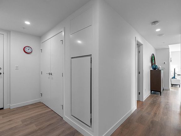 4th image of 318 Alderson Ave #1302