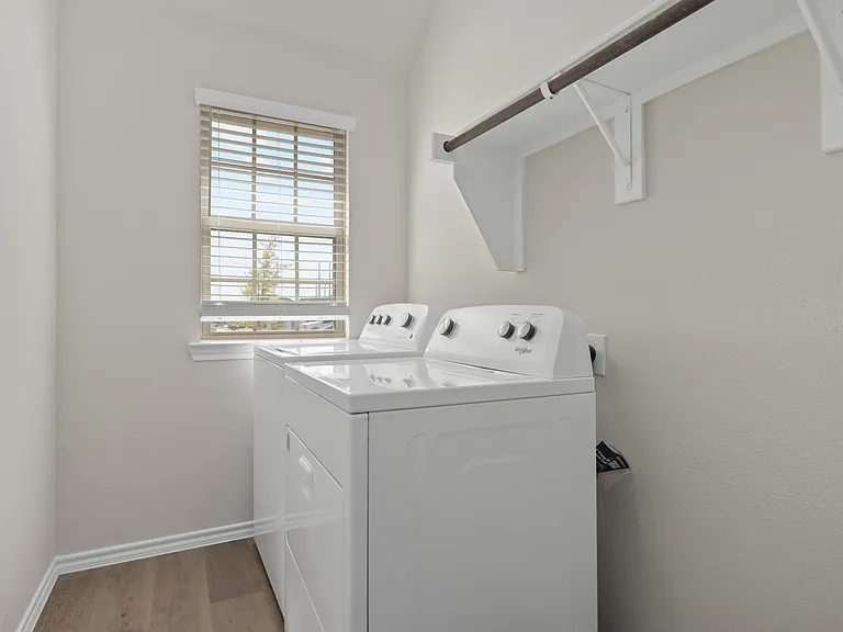 649 Lightheart Ln — Photo 4