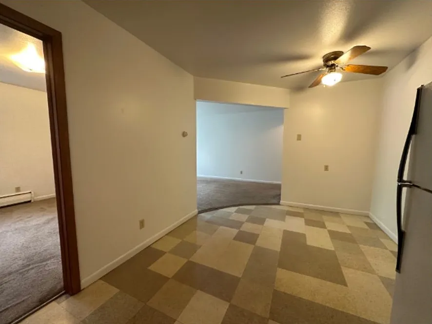 2 bed, 1.0 bath, $955 — Photo 2