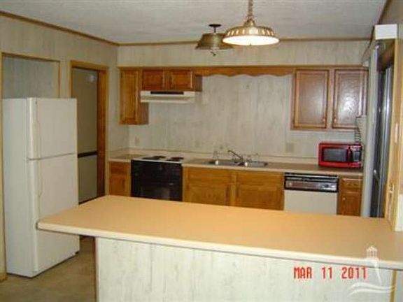 3rd image of 907 E Oak Island Dr