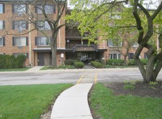 1207 S Old Wilke Rd APT 206, Arlington Heights, IL 60005