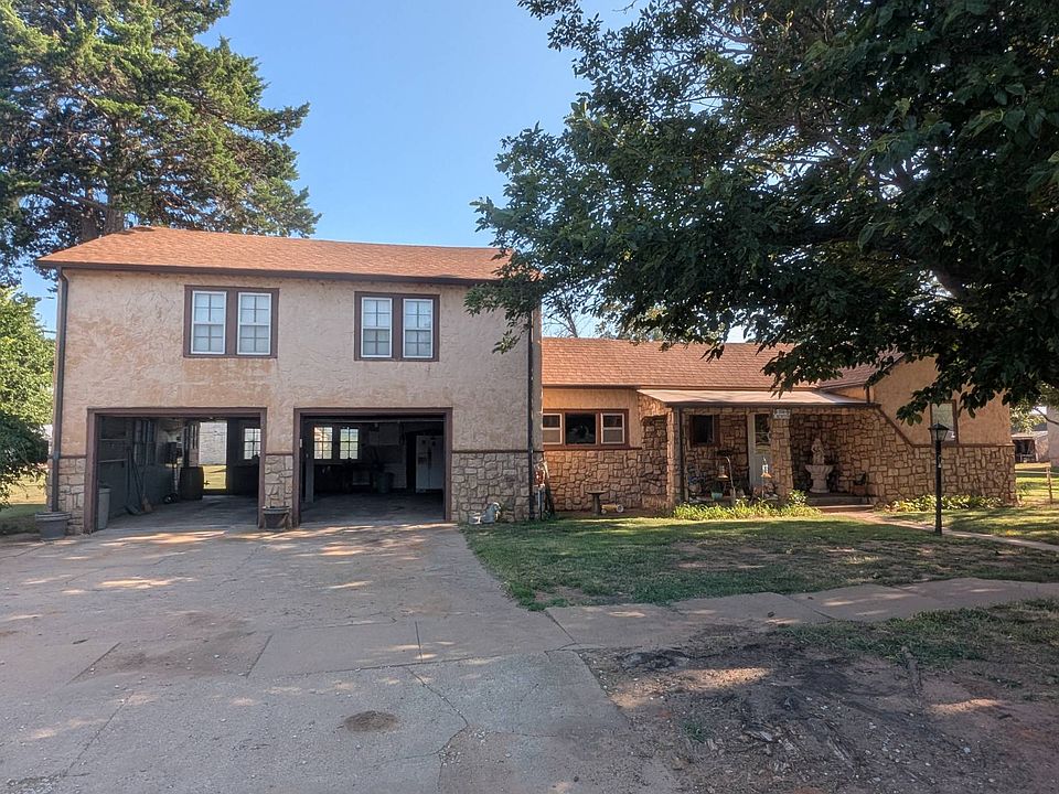 1st image of 208 E Benton St