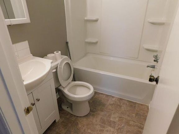 4th image of 300 College St APT A