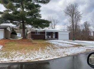 51449 Fairlane Dr, Shelby Township, MI 48316