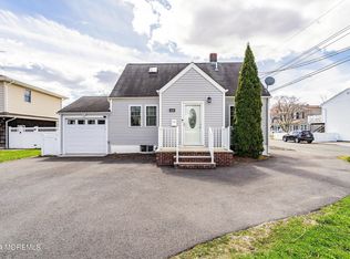 438 Leonardville Rd, Belford, NJ 07718