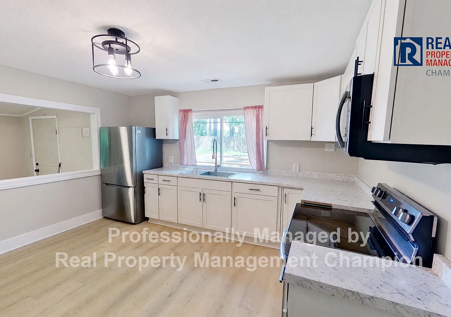 Near MCAS New River Updated 2BD/1BA Cottage on Half-Acre Lot — Photo 4