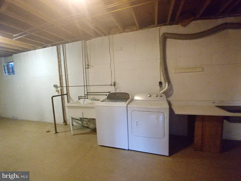 1429 Laburnum St — Photo 21