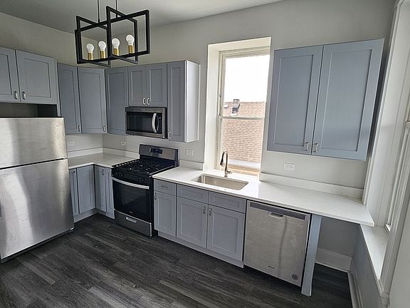 5th image of 1526 N Washtenaw Ave #2
