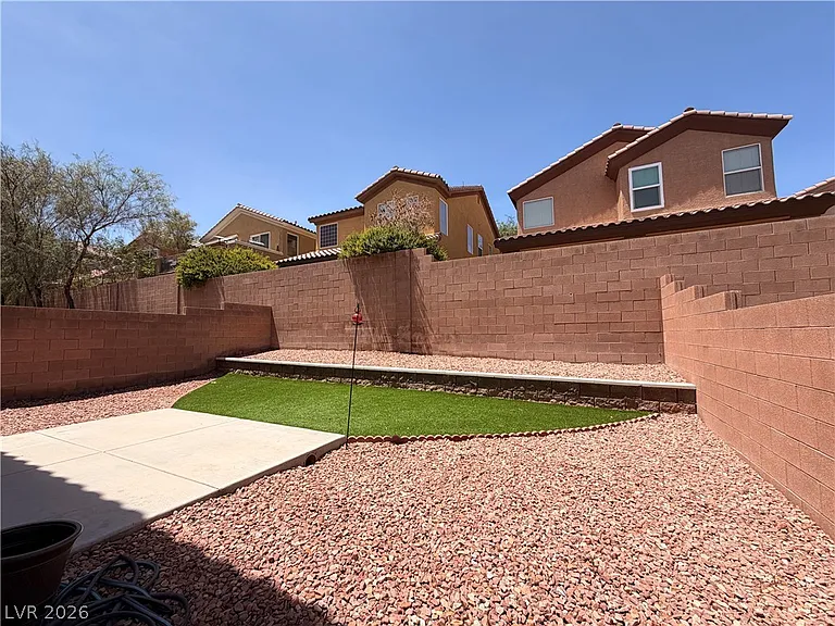 469 Royal Bridge Dr — Photo 15