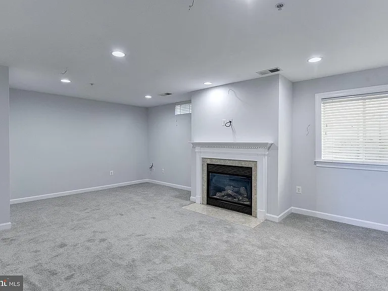 7576 Maidenhead Dr — Photo 28