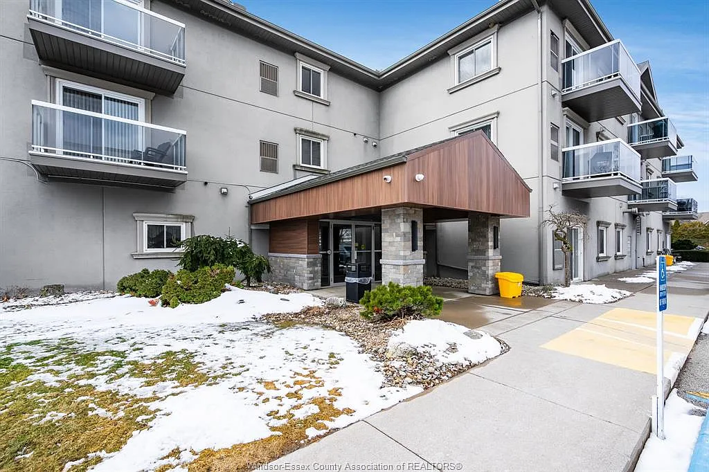 44 Robson Rd #303 photo 1