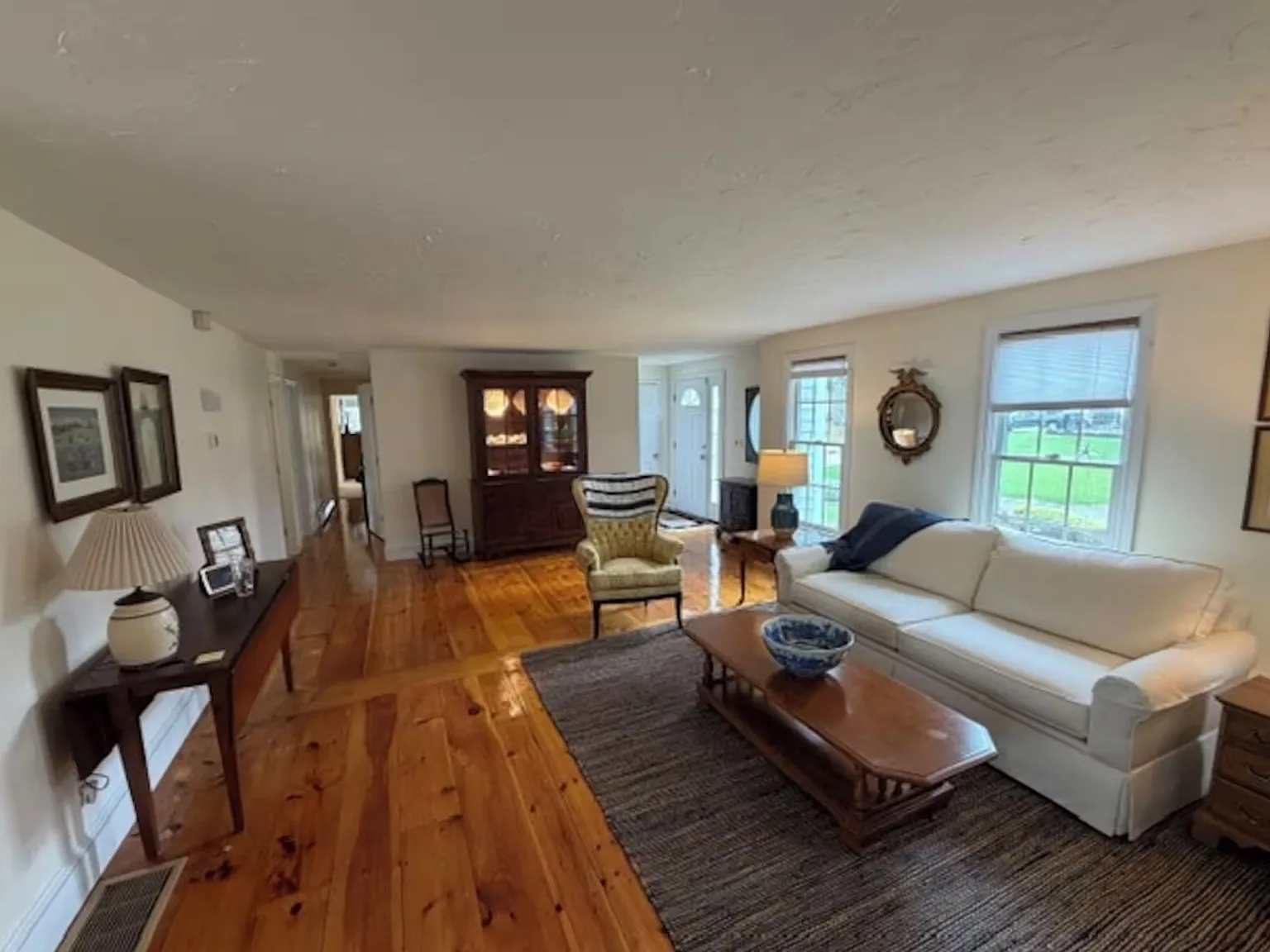 3 bed, 2108 sqft, $3,800 — Photo 2