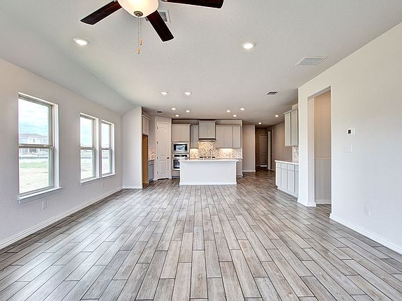 4th image of 2635 Waterloo Dr
