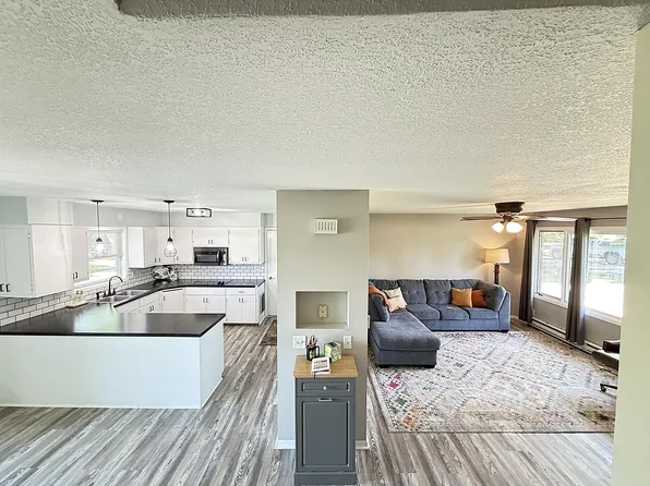 1107 4th St NW, Clara City, MN 56222