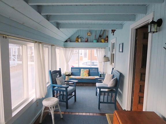 Enclosed front sun porch