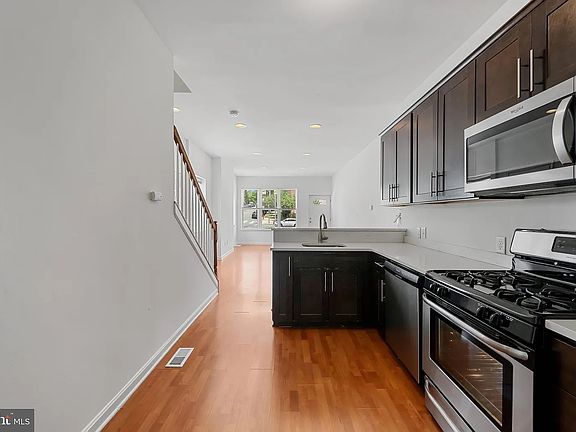 Kitchen to living room