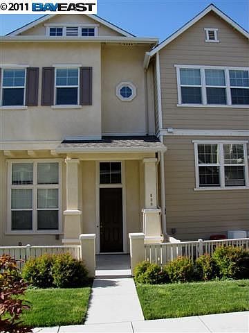 1st image of 630 Summer Ln