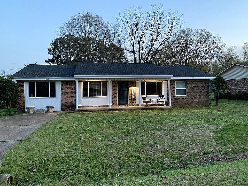 Corner lot - new roof, new w