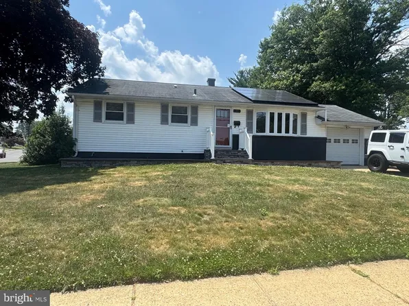 19 Ashwood Rd, Hamilton, NJ 08610
